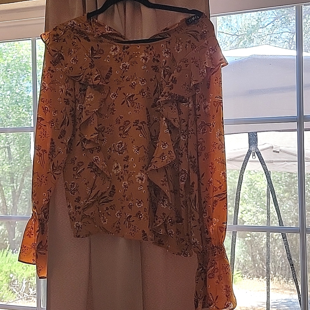 Perfect for summer light floral ruffled top